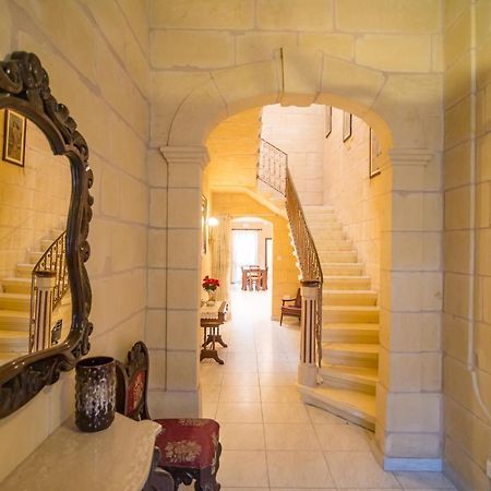Butts Inn Dorm Виктория Экстерьер фото