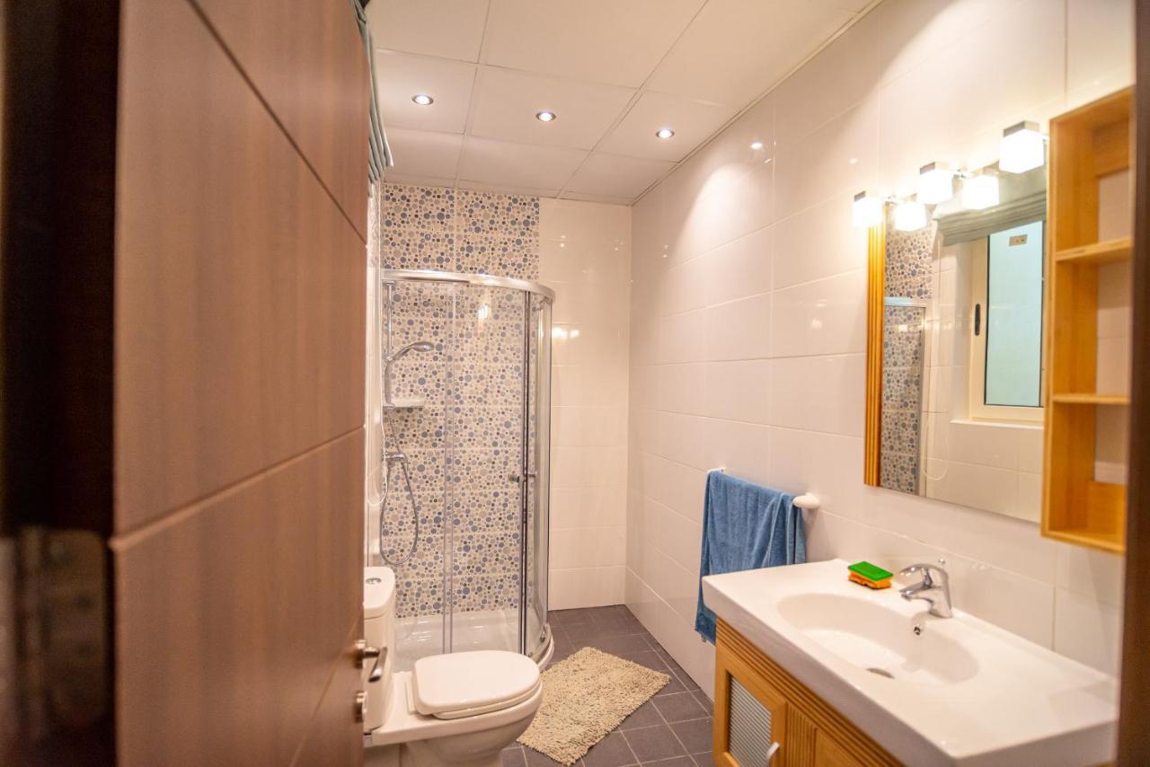 Butts Inn Dorm Виктория Экстерьер фото