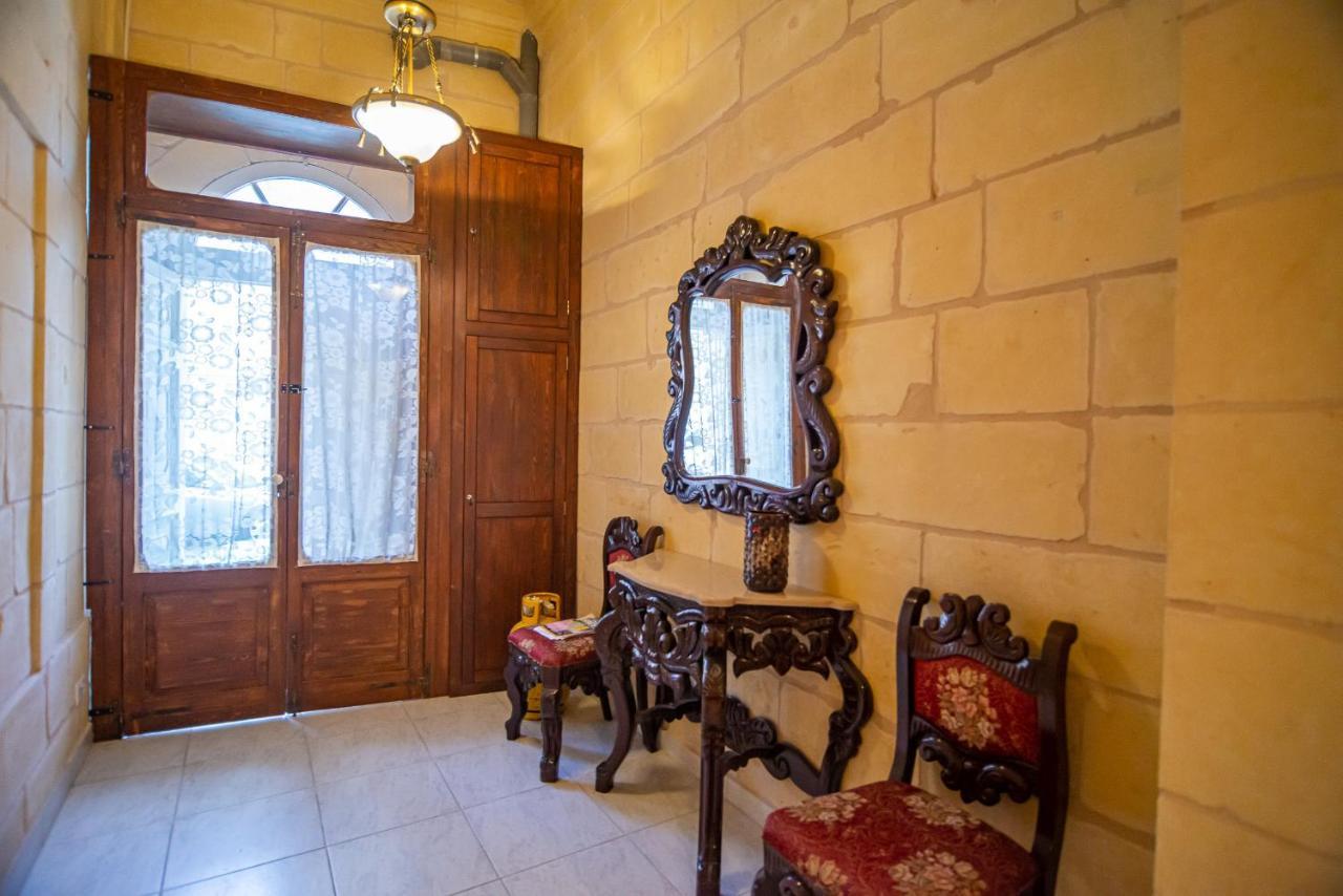 Butts Inn Dorm Виктория Экстерьер фото