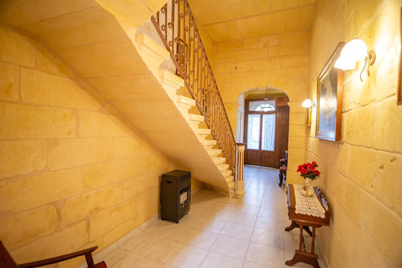 Butts Inn Dorm Виктория Экстерьер фото
