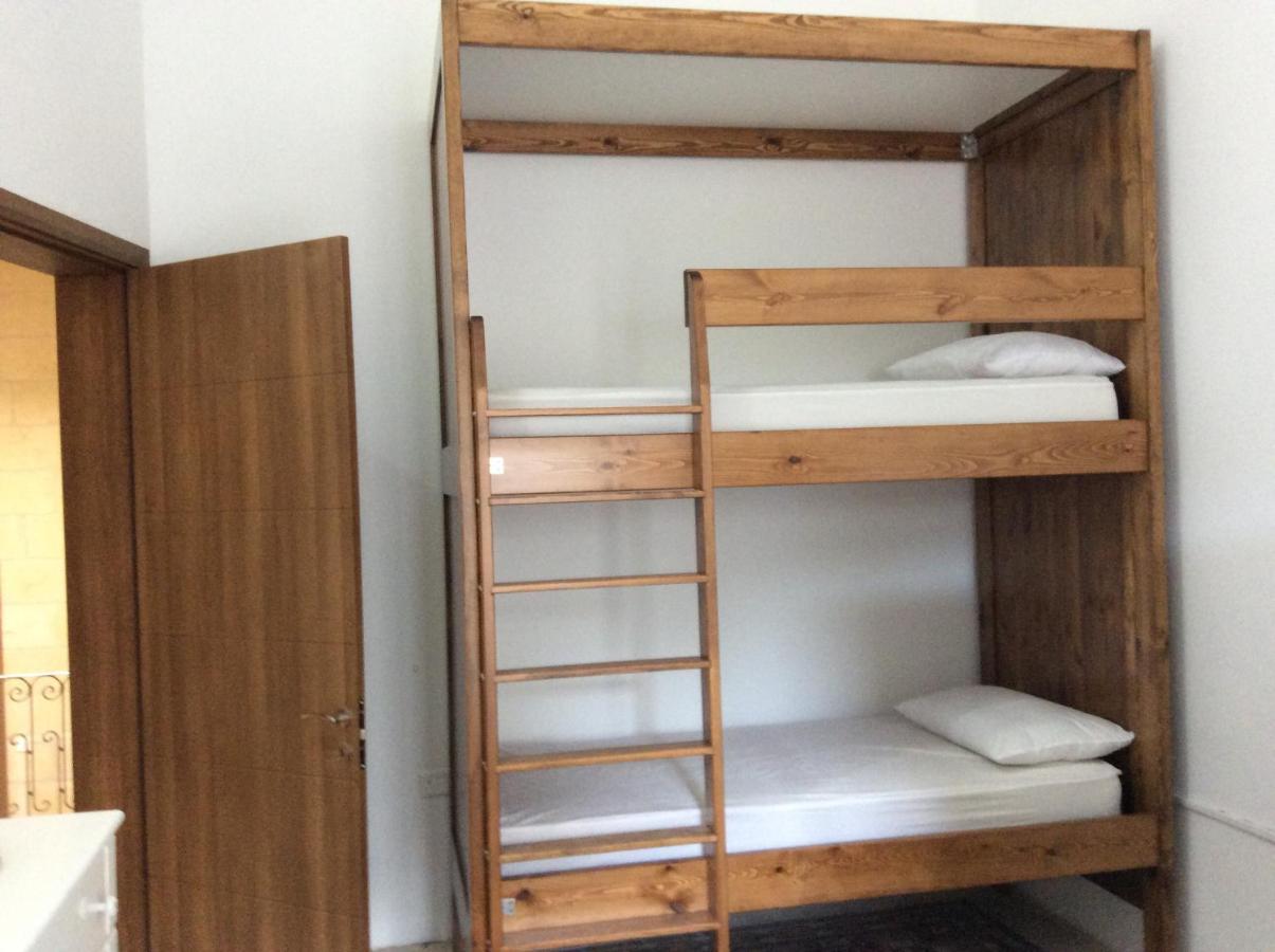 Butts Inn Dorm Виктория Экстерьер фото